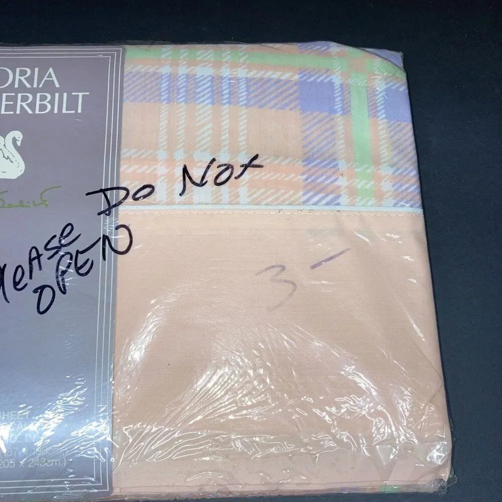 NEW VINTAGE 1983 Gloria Vanderbilt PLAID PEACH Double FLAT SHEET